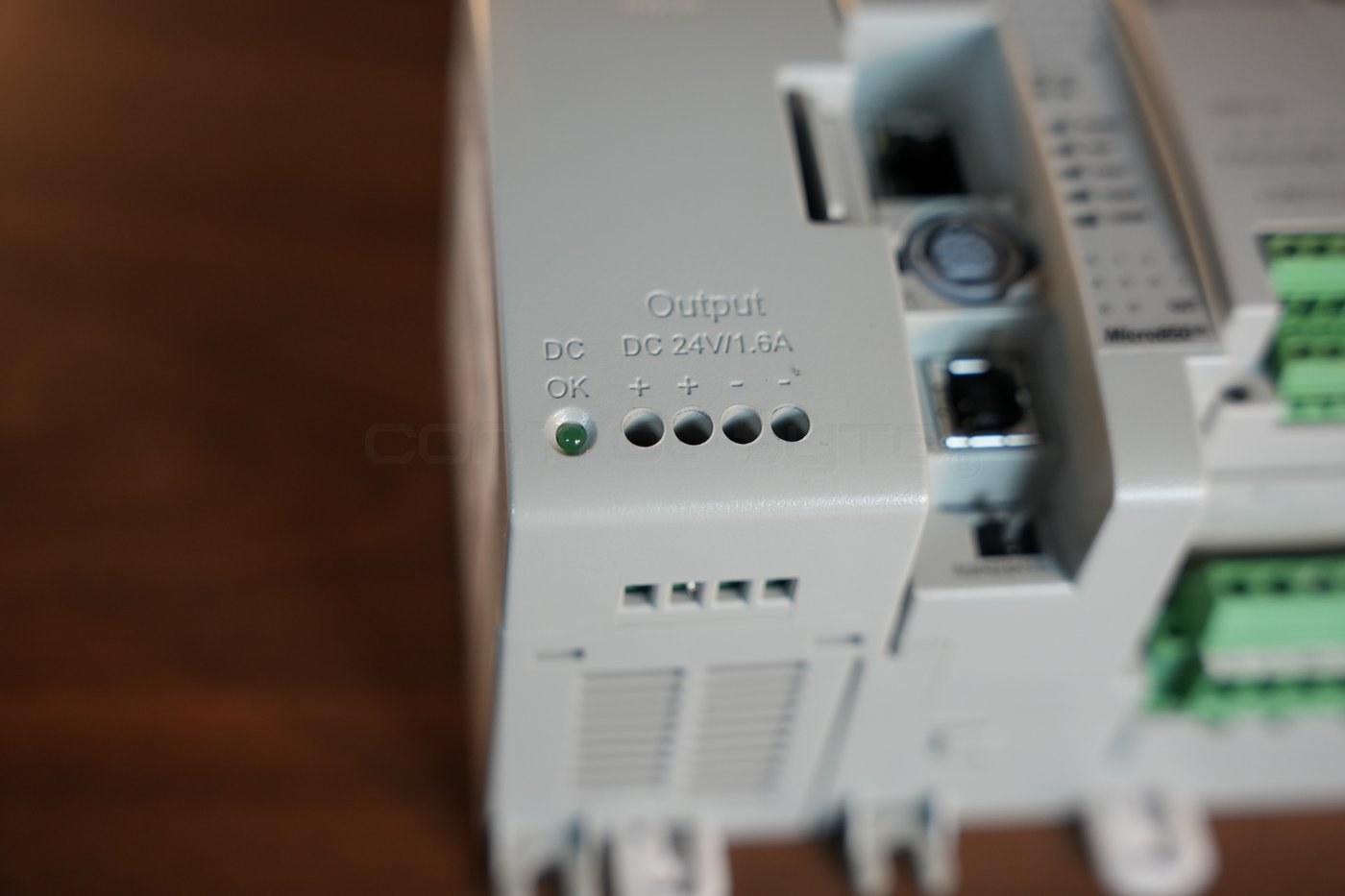 Power supply 24 V DC output terminals with the DC OK LED