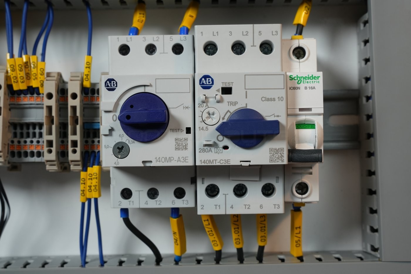 Motor protection circuit breakers 140MP-A3E, 140MT-C3E and Schneider iC60N